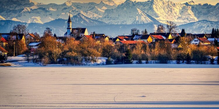 Glockenläuten im Bergtal Weihnachten erleben in den bayrischen Voralpen
