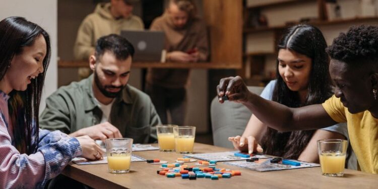 Silvester mal anders: Spannende Gesellschaftsspiele für Silvester